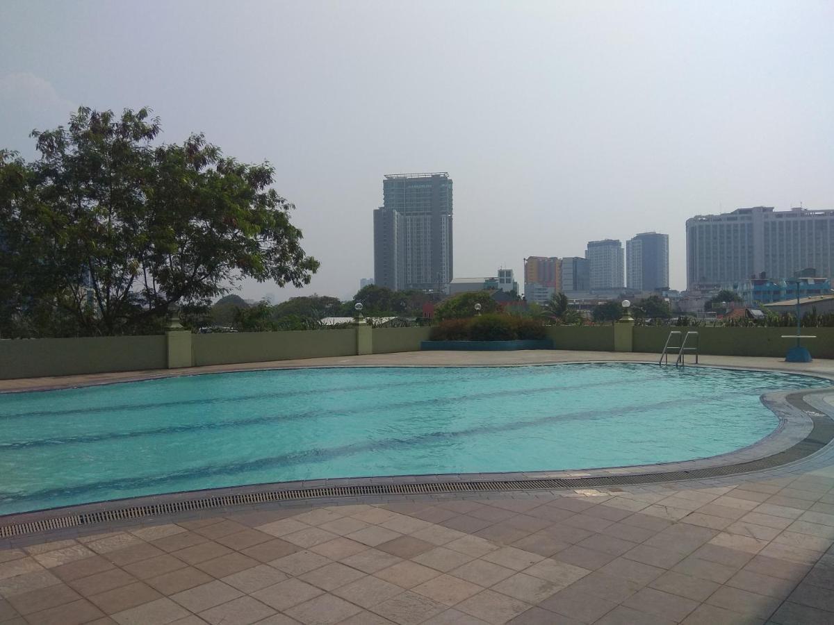 New Furnished 1br Rajawali By Travelio Appartement